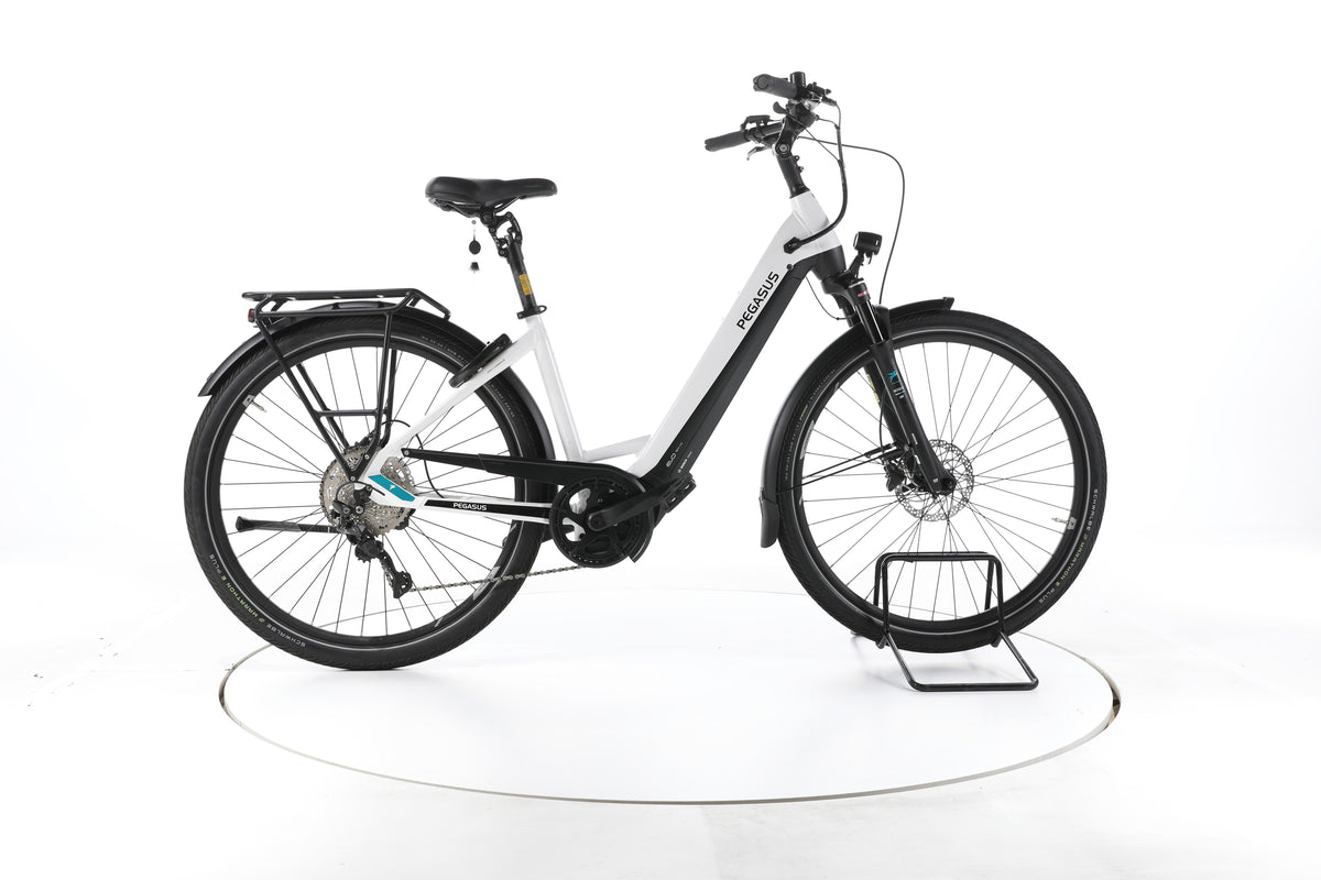 Pegasus Premio EVO Lite Trekking E-Bike Tiefeinsteiger - Image 1