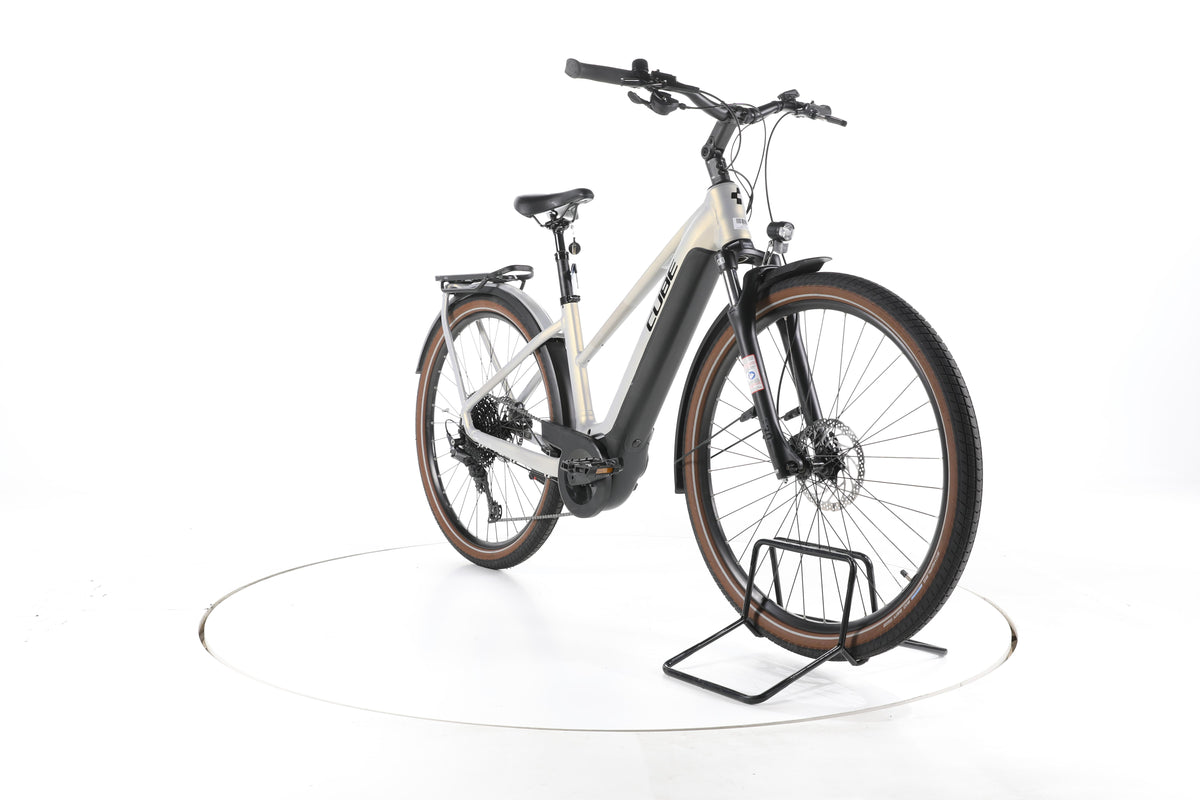 Cube Touring Hybrid Pro 625 Trekking E-Bike - Image 3