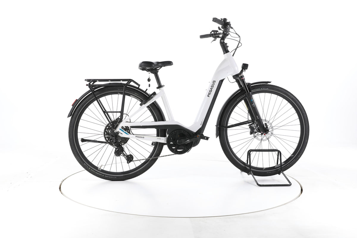 Pegasus Premio Evo 11 Lite Trekking E-Bike Tiefeinsteiger - Image 1