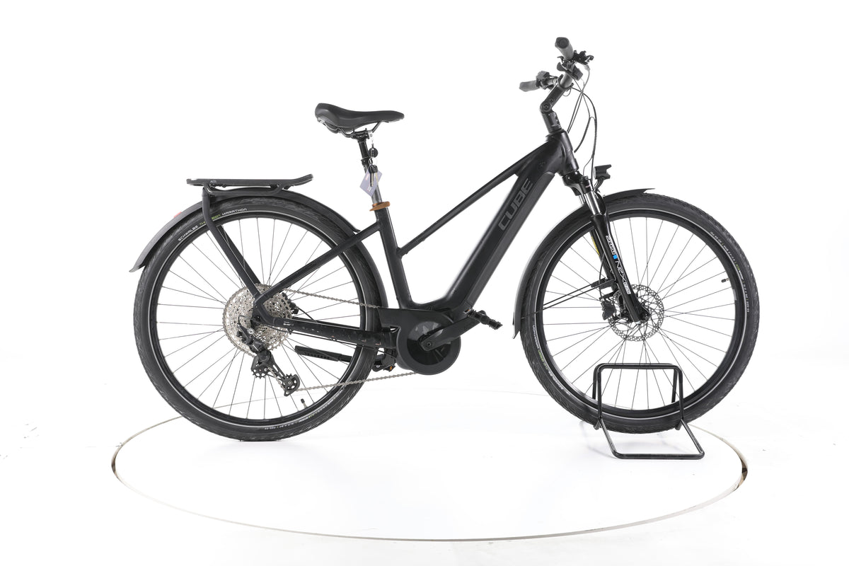 Cube Touring Hybrid Pro 625 Trekking E-Bike - Image 1