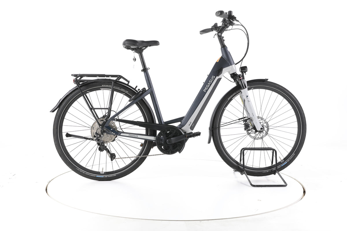 Pegasus Premio Evo 10 Lite Trekking E-Bike Tiefeinsteiger - Image 1