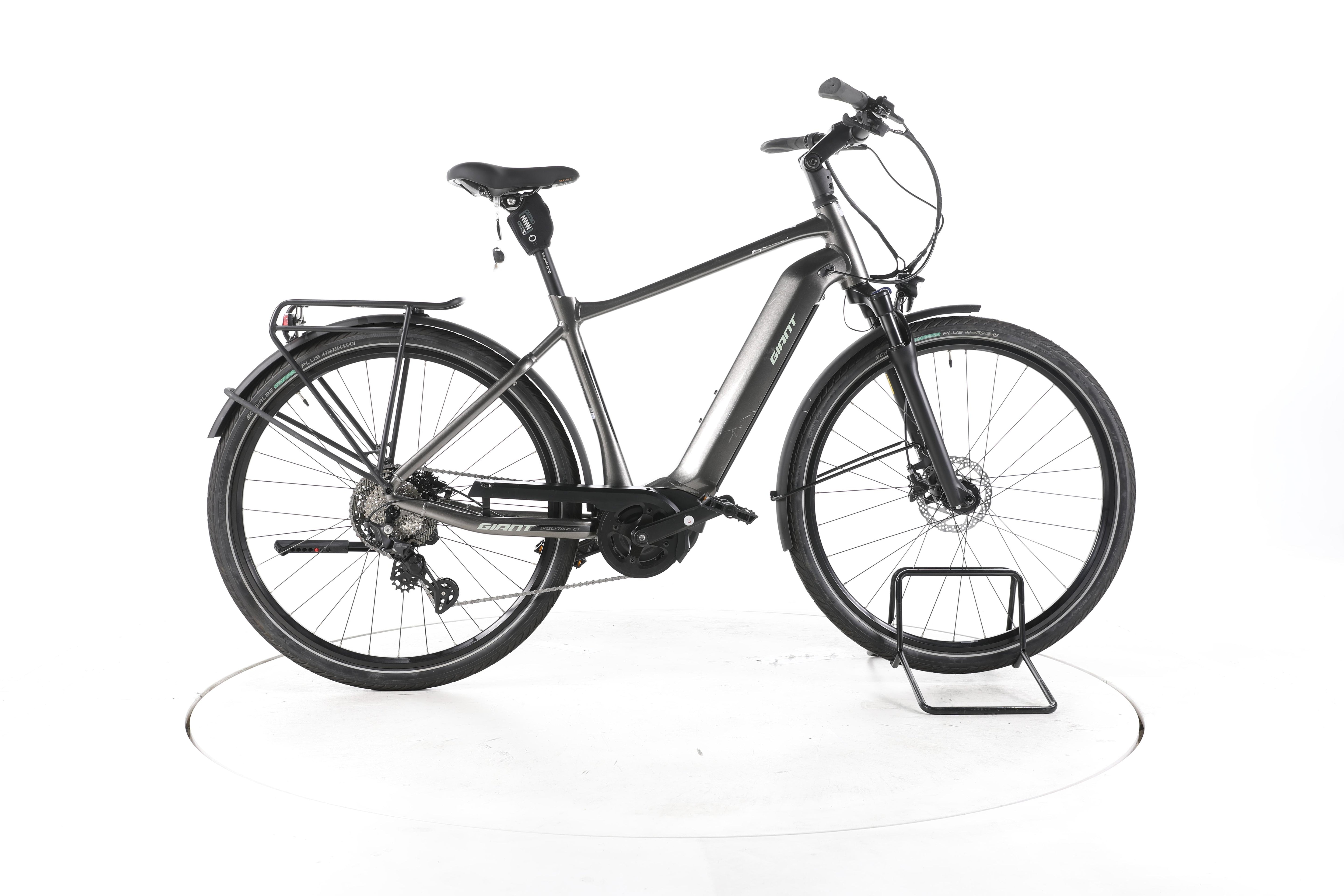 Giant Dailytour E+2 Trekking E-Bike - Image 1
