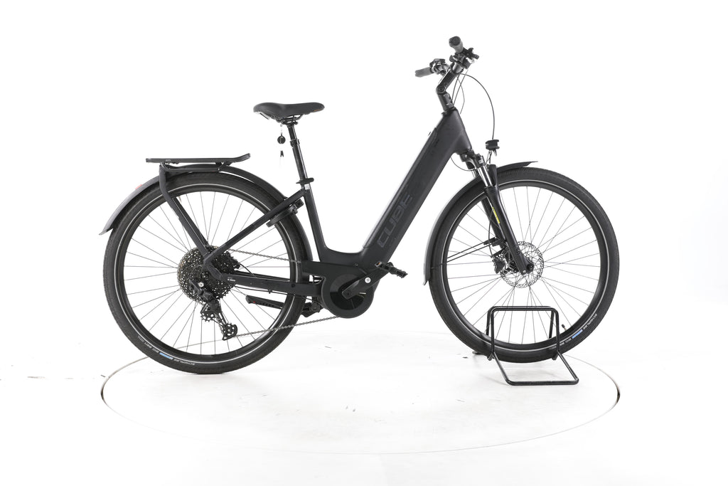Cube Touring Hybrid Pro Trekking E-Bike Tiefeinsteiger - Image 1
