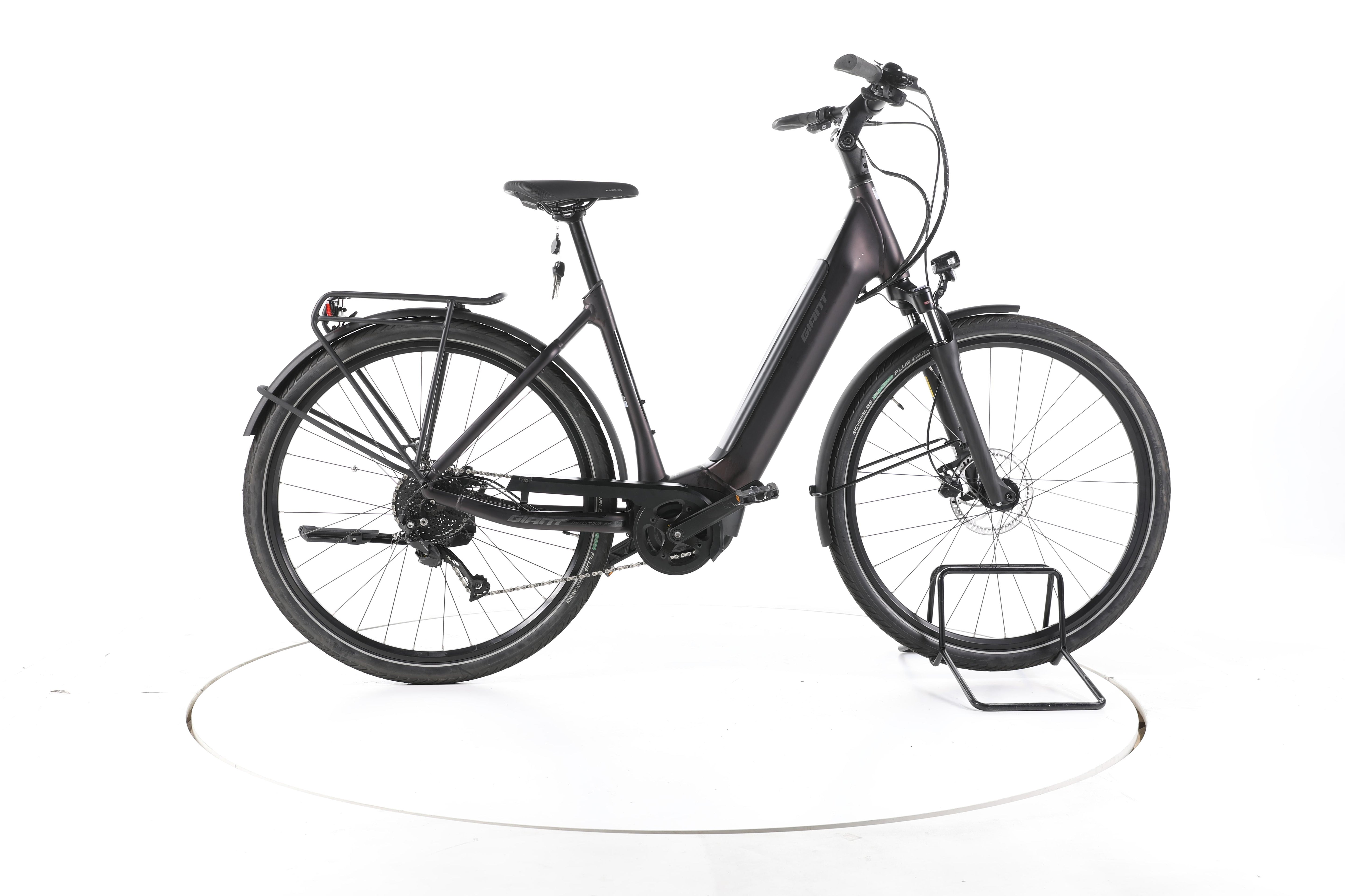 Giant DailyTour E+ 3 Trekking E-Bike Tiefeinsteiger - Image 1