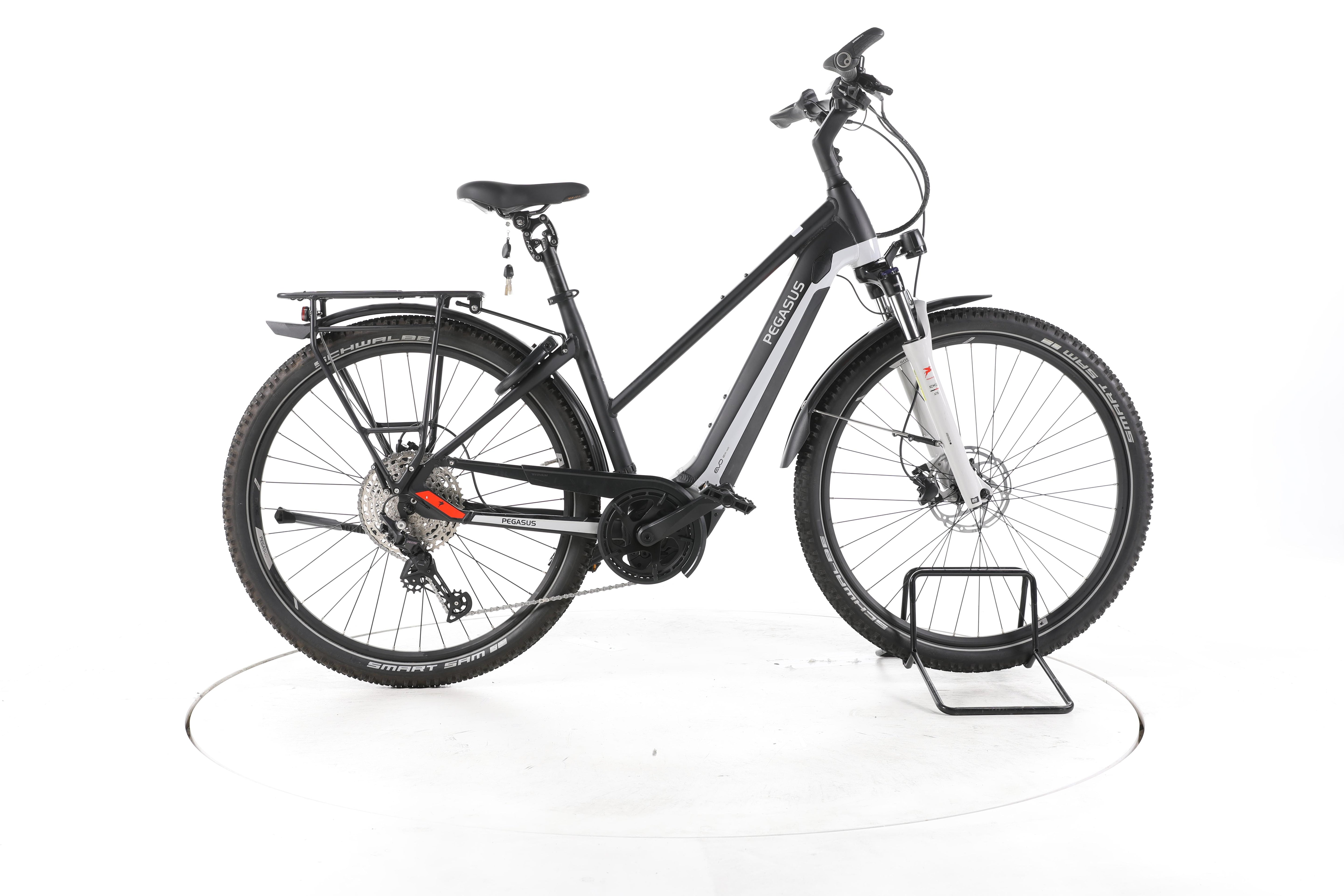 Pegasus Premio Evo 12 Lite Cross Trekking E-Bike - Image 1