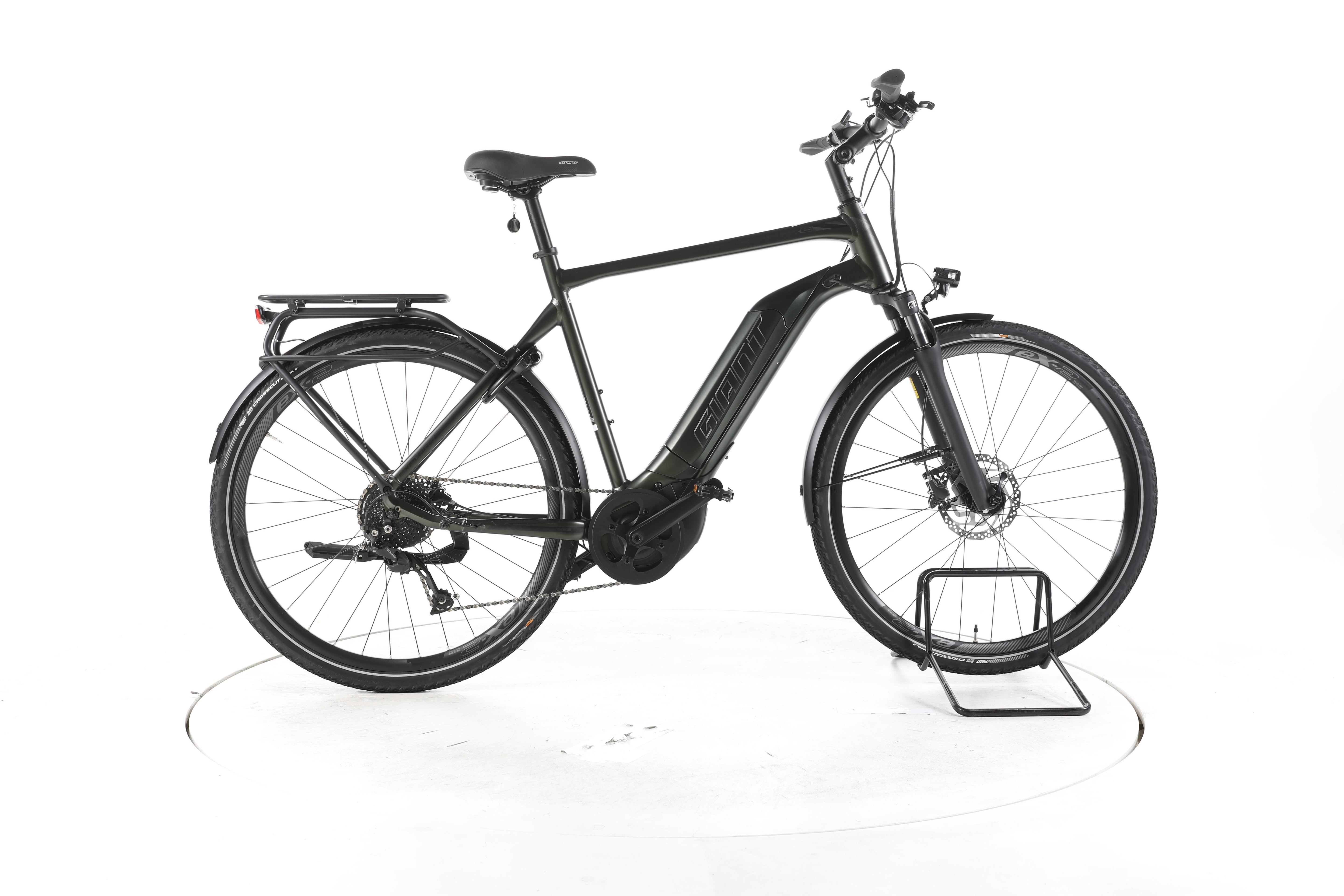 Giant Explore E+ 3 Trekking E-Bike - Image 1
