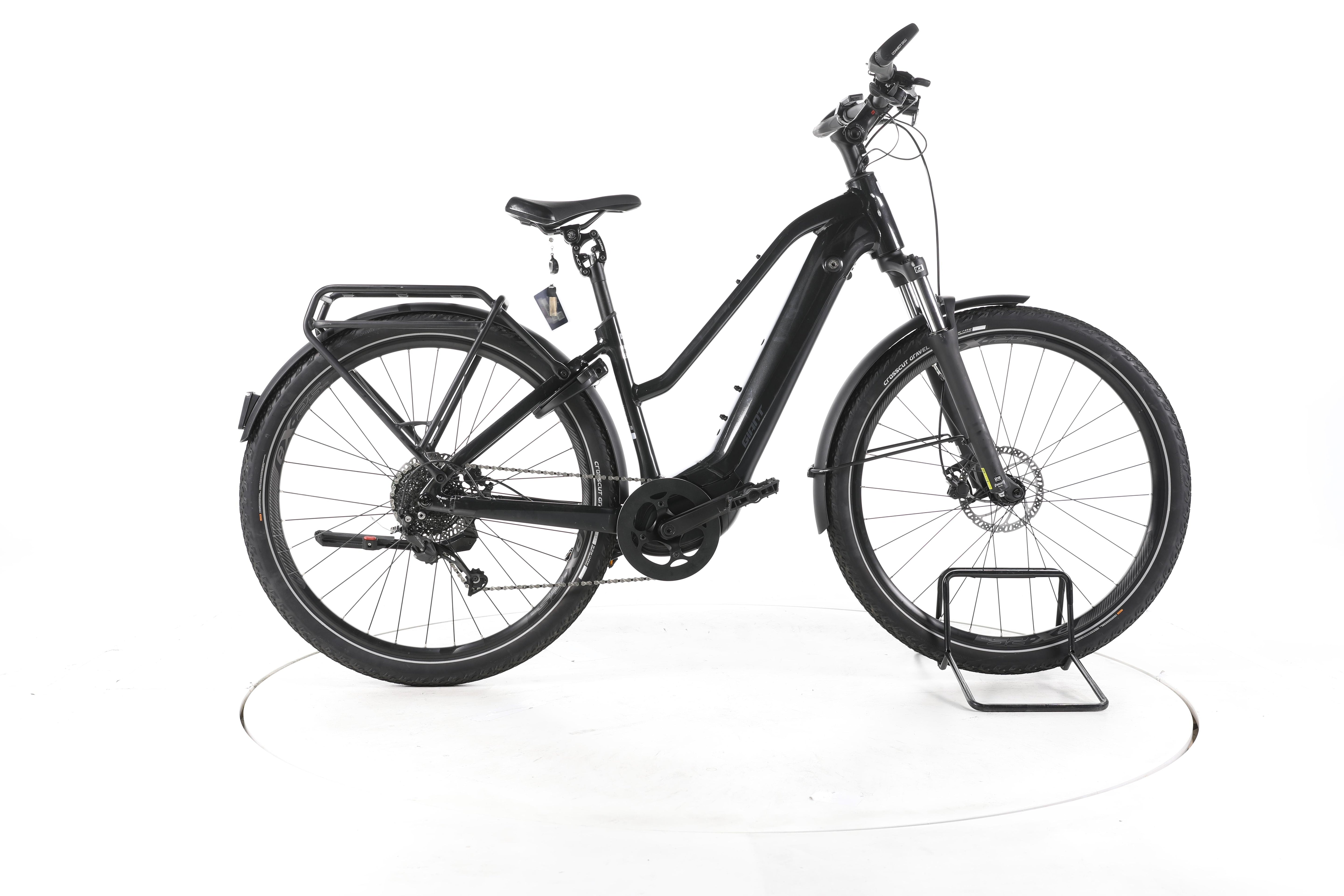 Giant Explore E + 2 STA Trekking E-Bike - Image 1