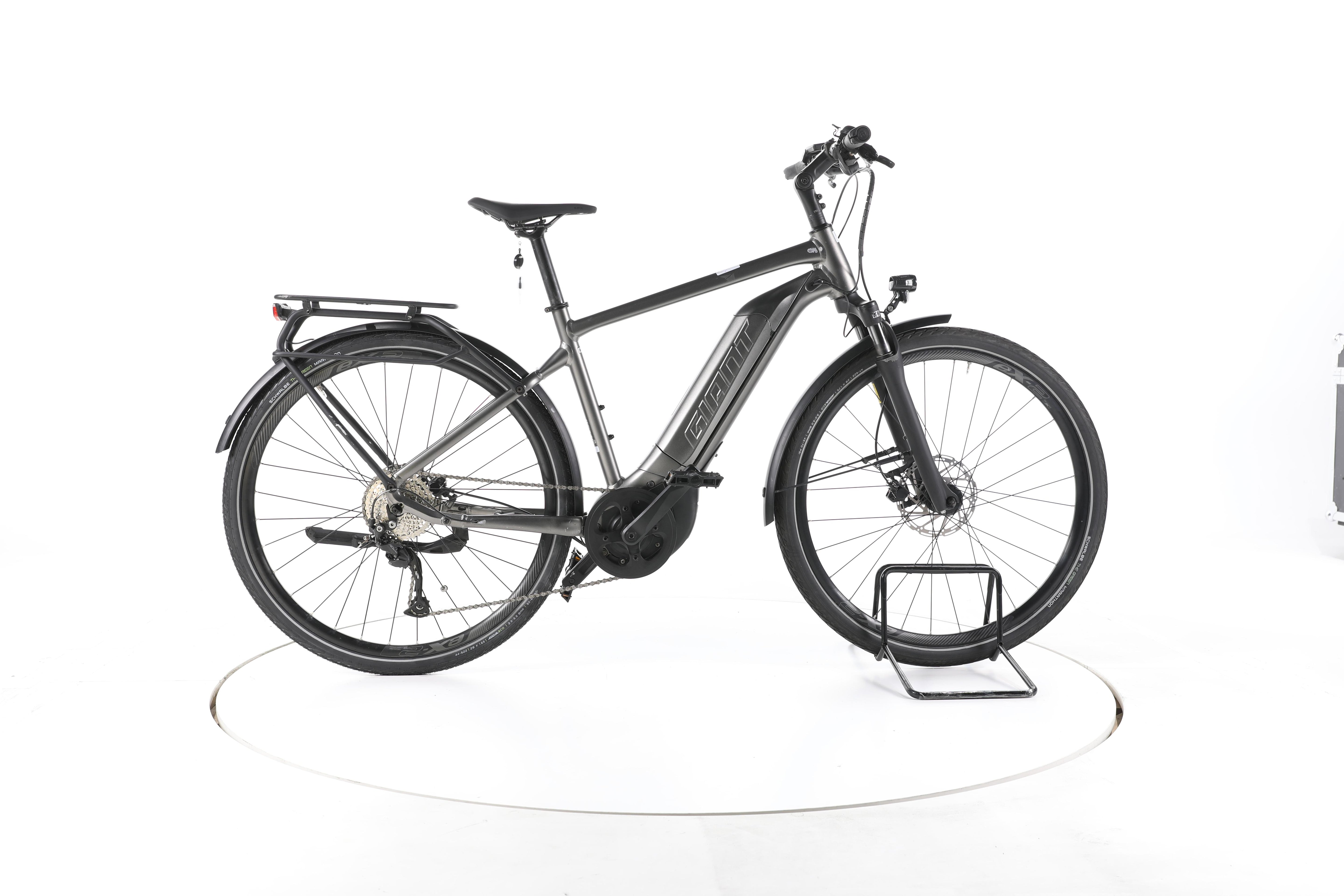 Giant Explore E+ 3 Trekking E-Bike - Image 1
