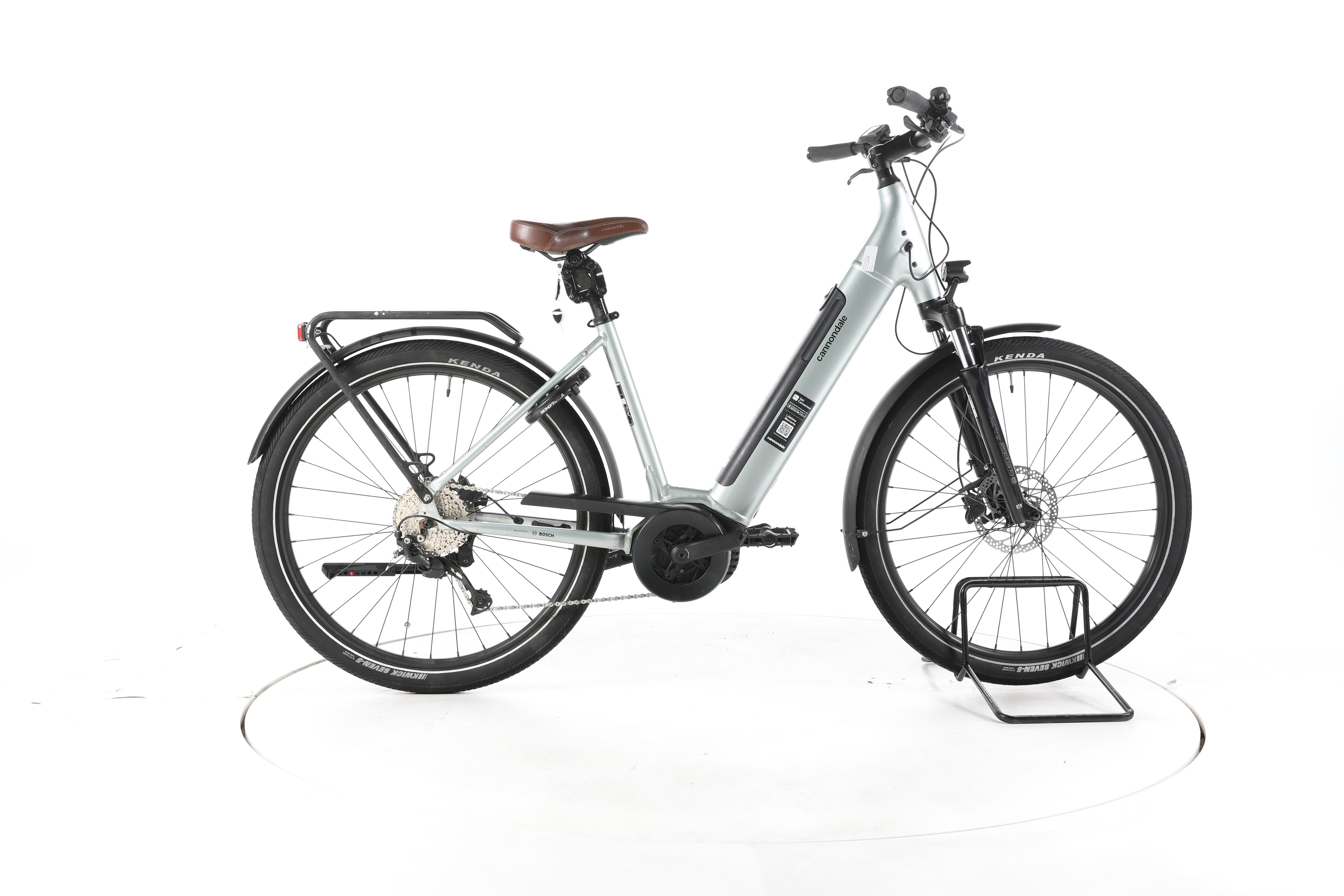 Cannondale 650 U Adventure Neo 2 EQ Trekking E-Bike Tiefeinsteiger - Image 1