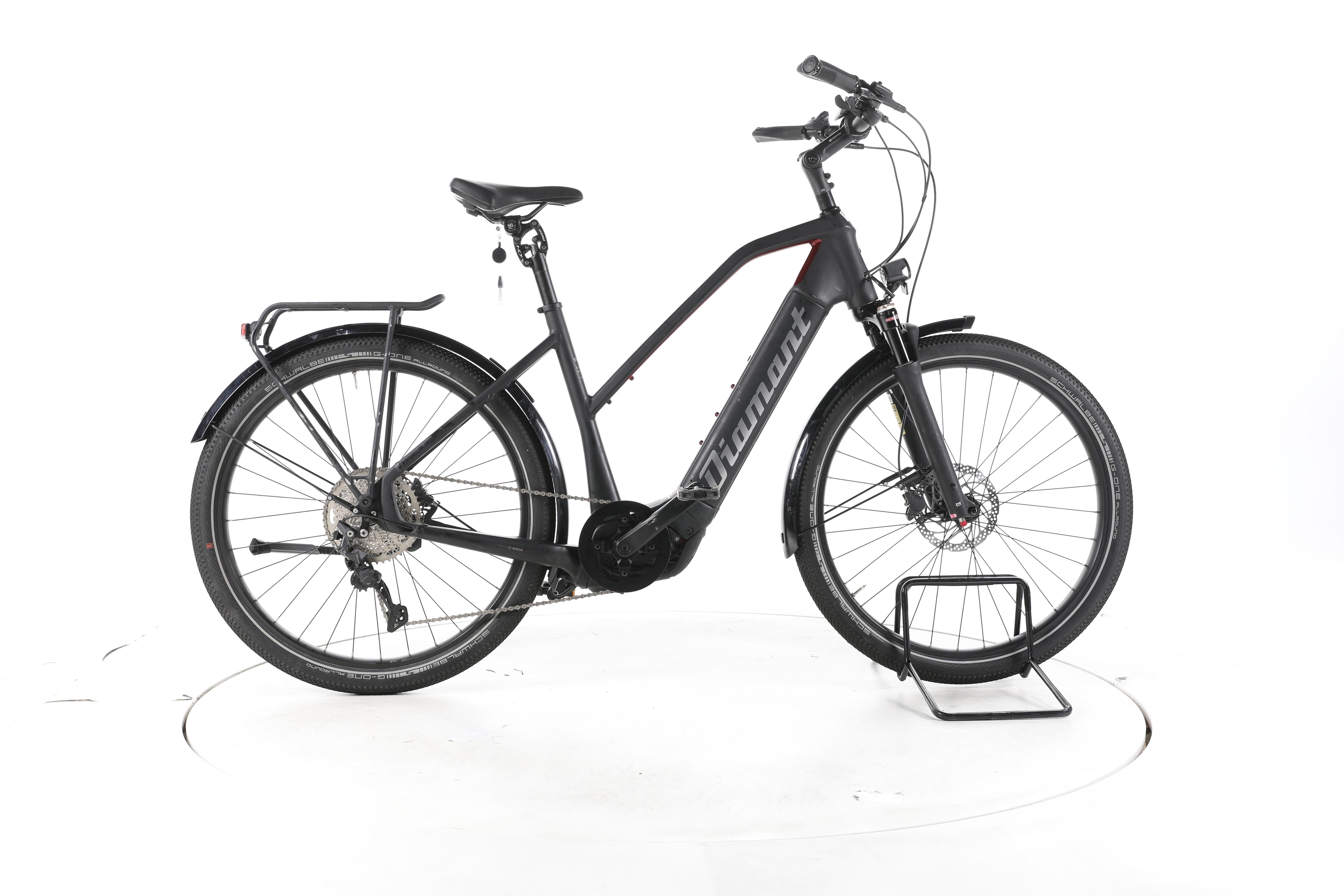 Diamant Zouma Deluxe+ Trekking E-Bike - Image 1