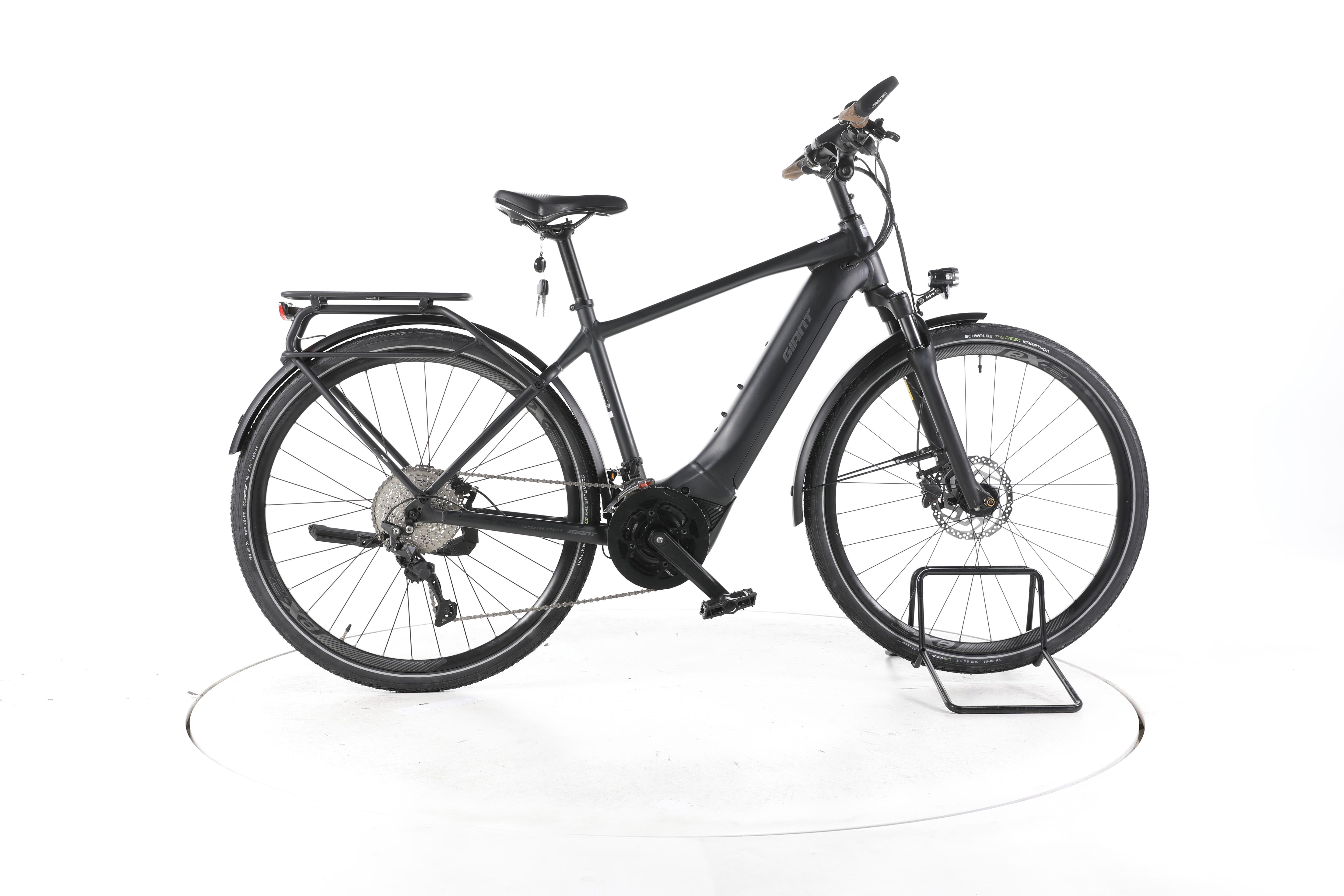 Giant Explore E+ 1 Trekking E-Bike - Image 1
