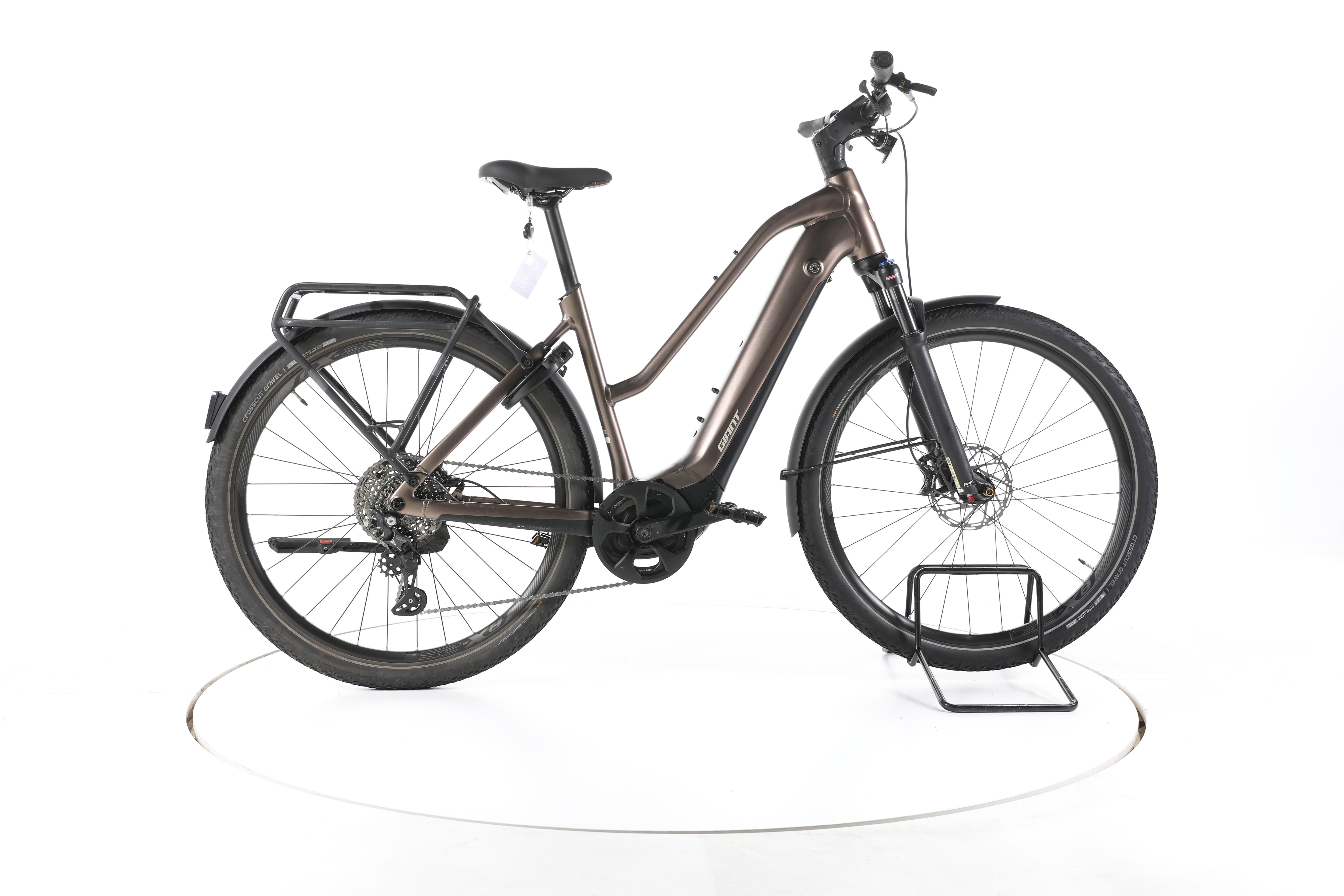 Giant Explore E+ Pro 1 Trekking E-Bike - Image 1