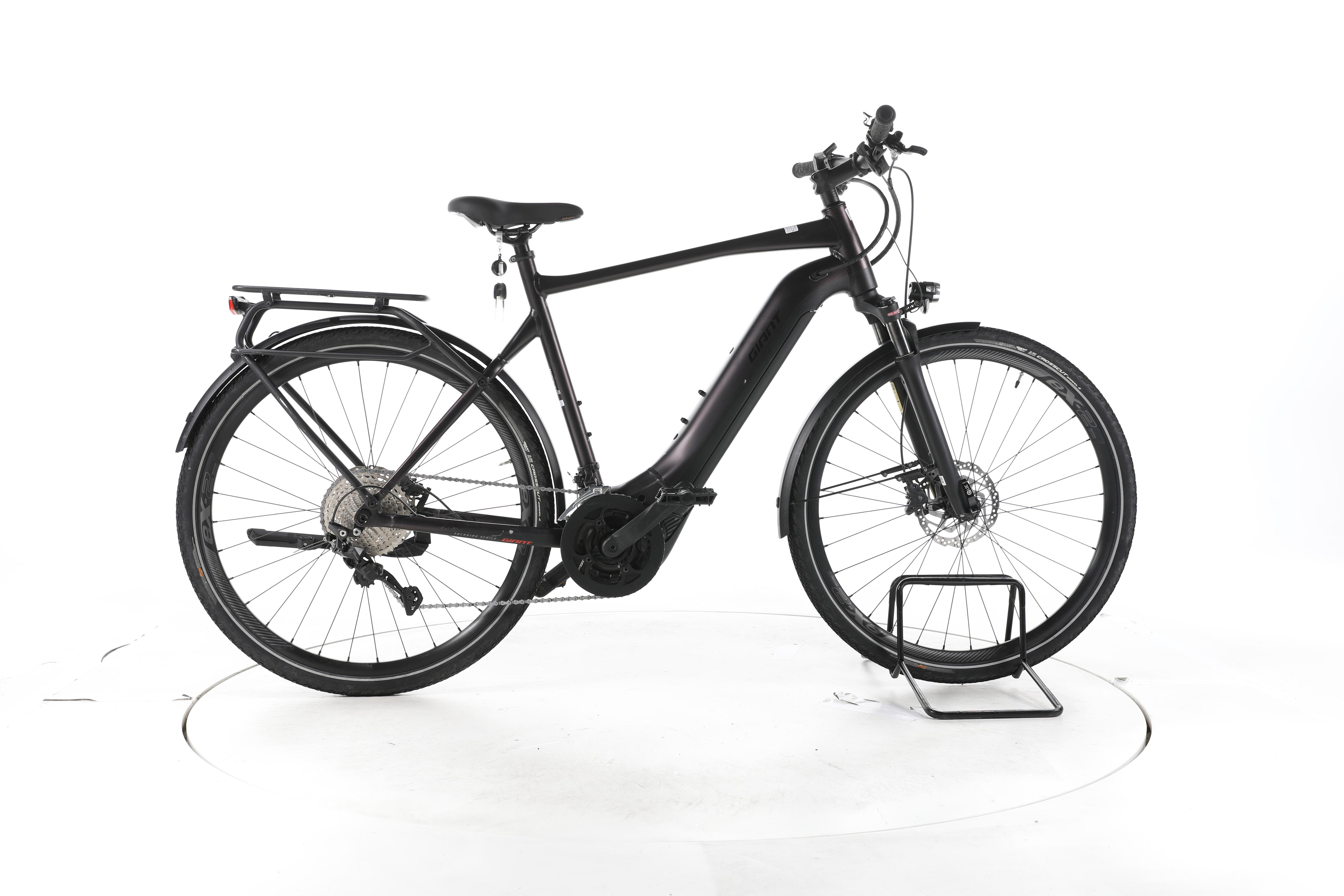 Giant Explore E+ Pro 1 Trekking E-Bike - Image 1