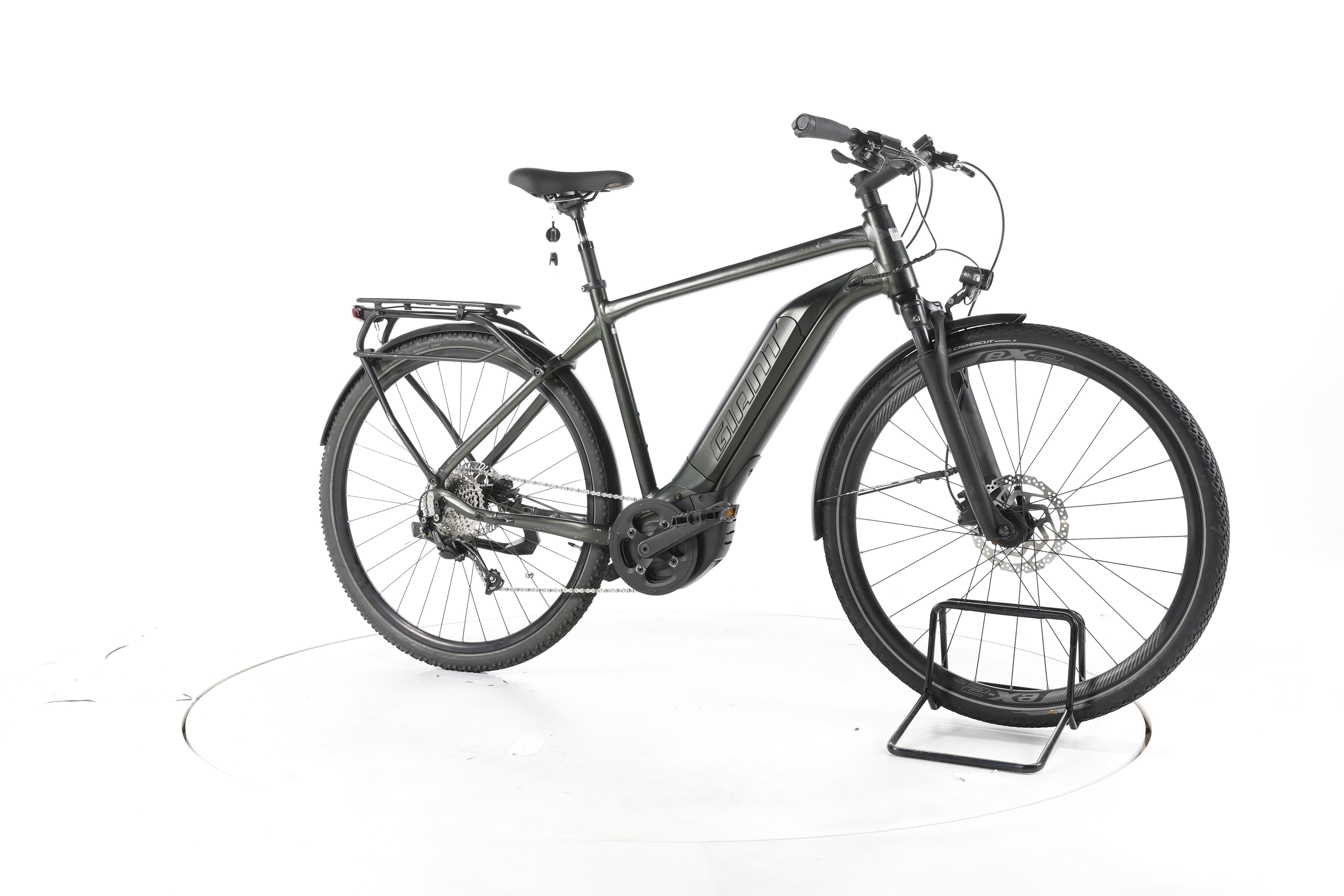 Giant Explore E+ 3 Trekking E-Bike - Image 2