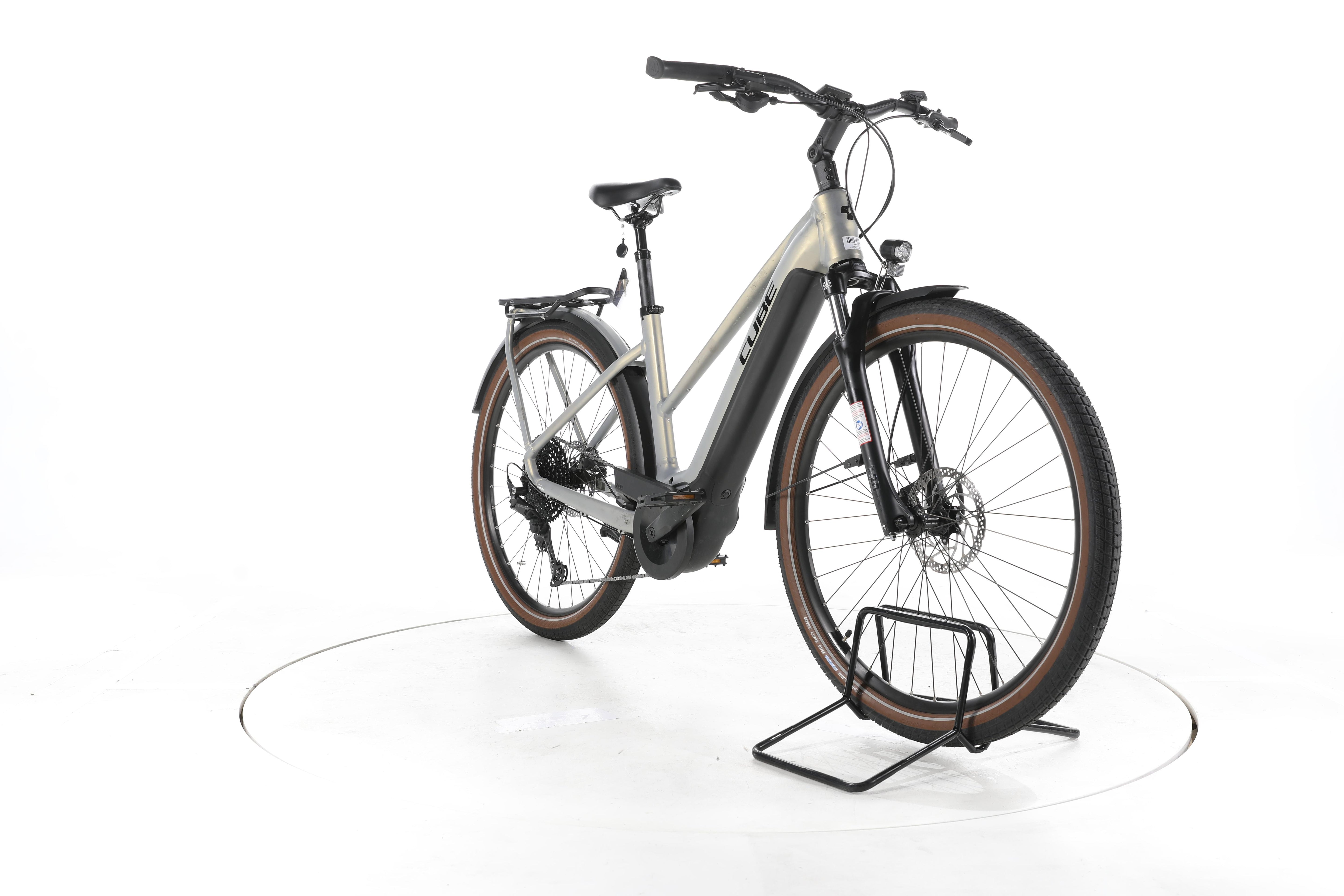 Cube Touring Hybrid Pro Trekking E-Bike - Image 3