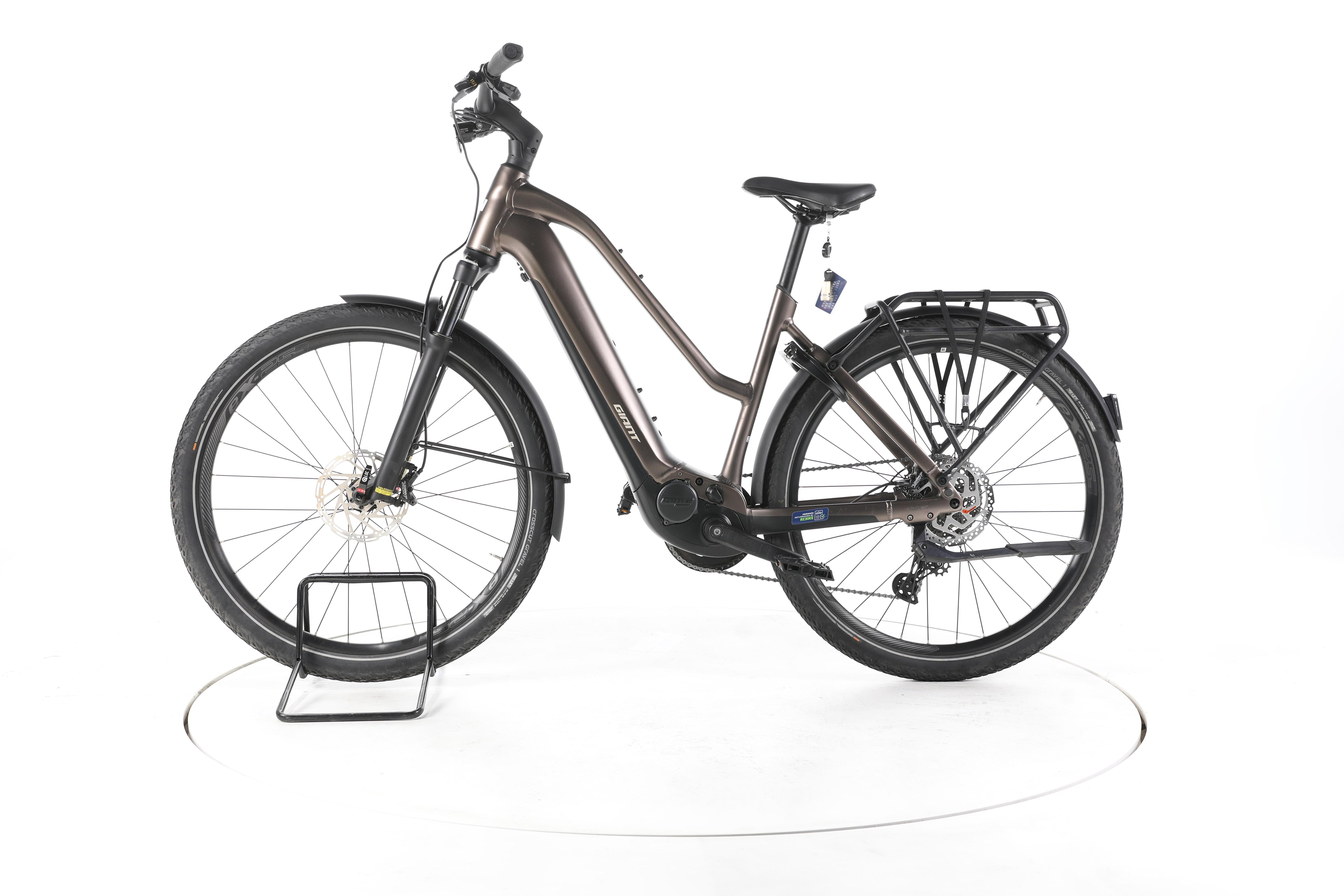 Giant Explore E+ Pro 1 Trekking E-Bike - Image 7