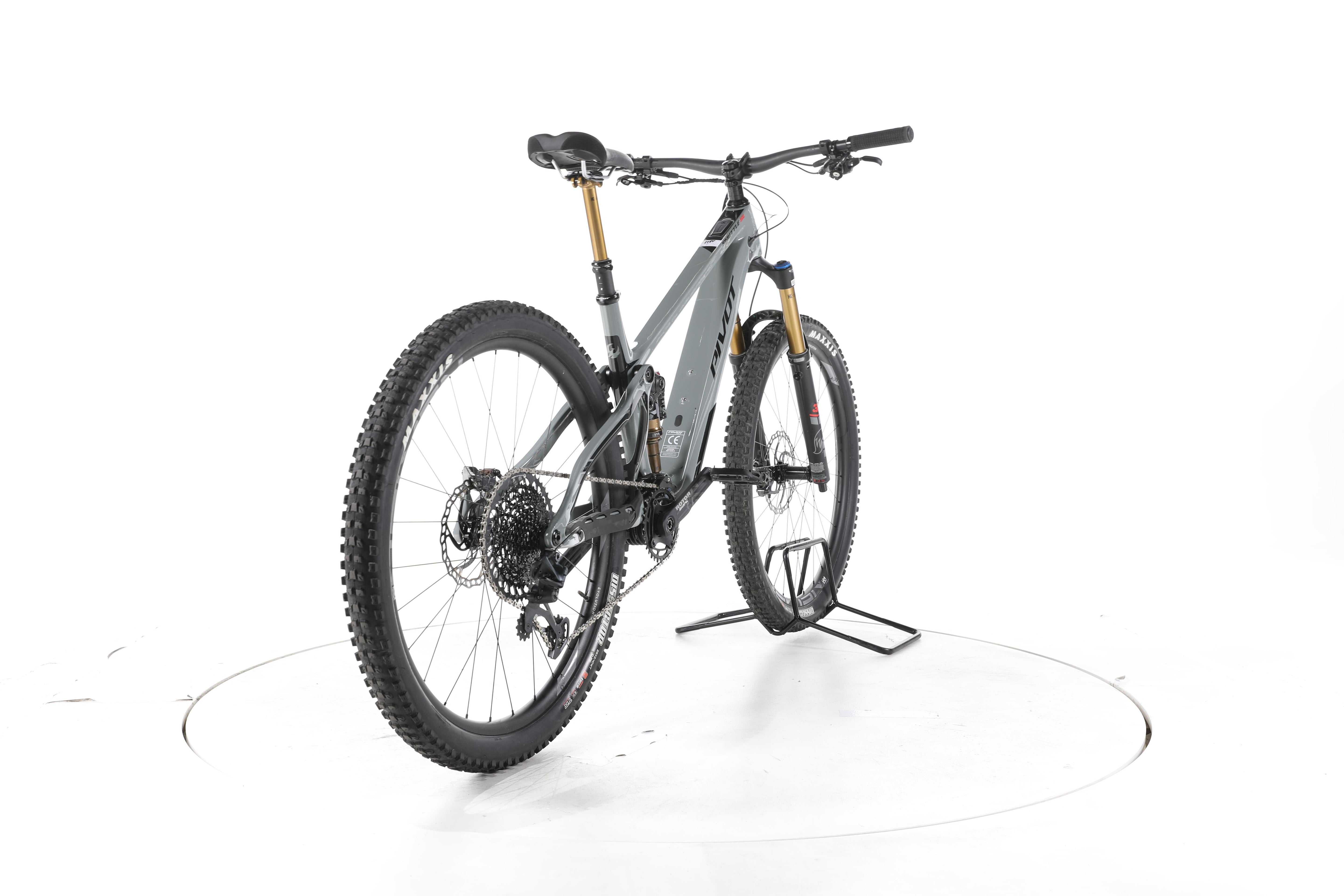 Pivot Cycles Shuttle SL E-Bike Fully Carbon - Image 11